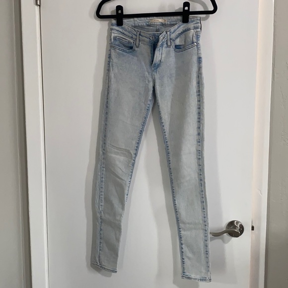 Levis jeans. Light wash 711 skinny. - Picture 1 of 5